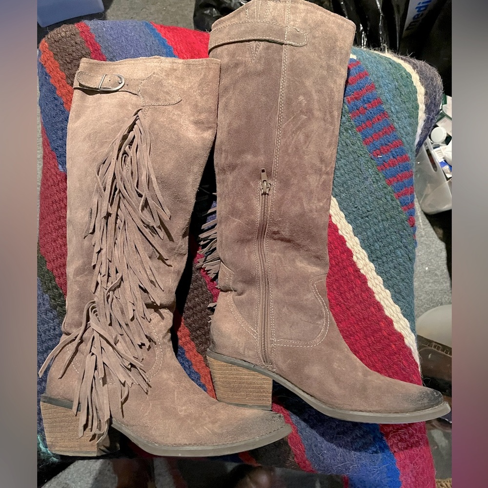 Woman’s Suede Boots